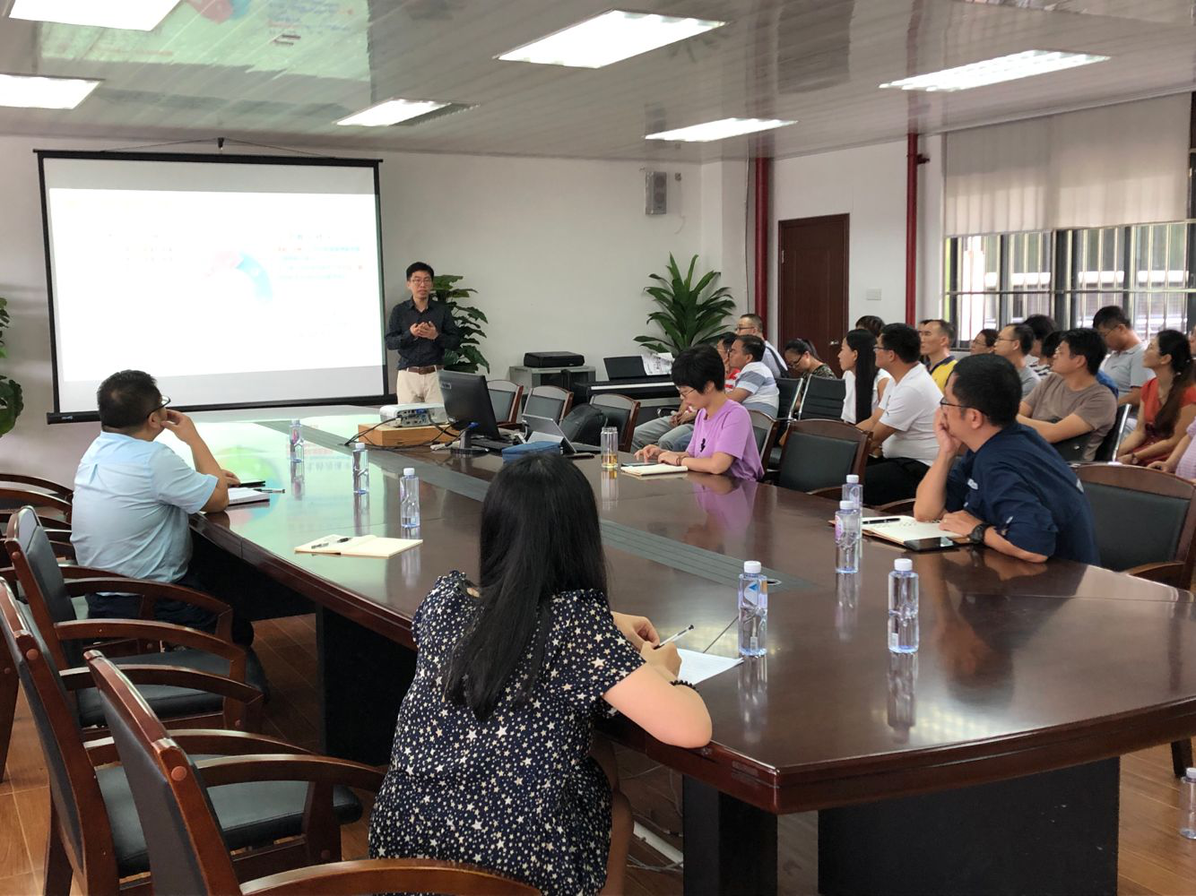 D:\环建学工2019.6\【宣传工作】\【新闻稿】\1 公司动态\教学知与行新闻稿\图片1.png D:\环建学工2019.6\【宣传工作】\【新闻稿】\1 公司动态\教学知与行新闻稿\图片1.png