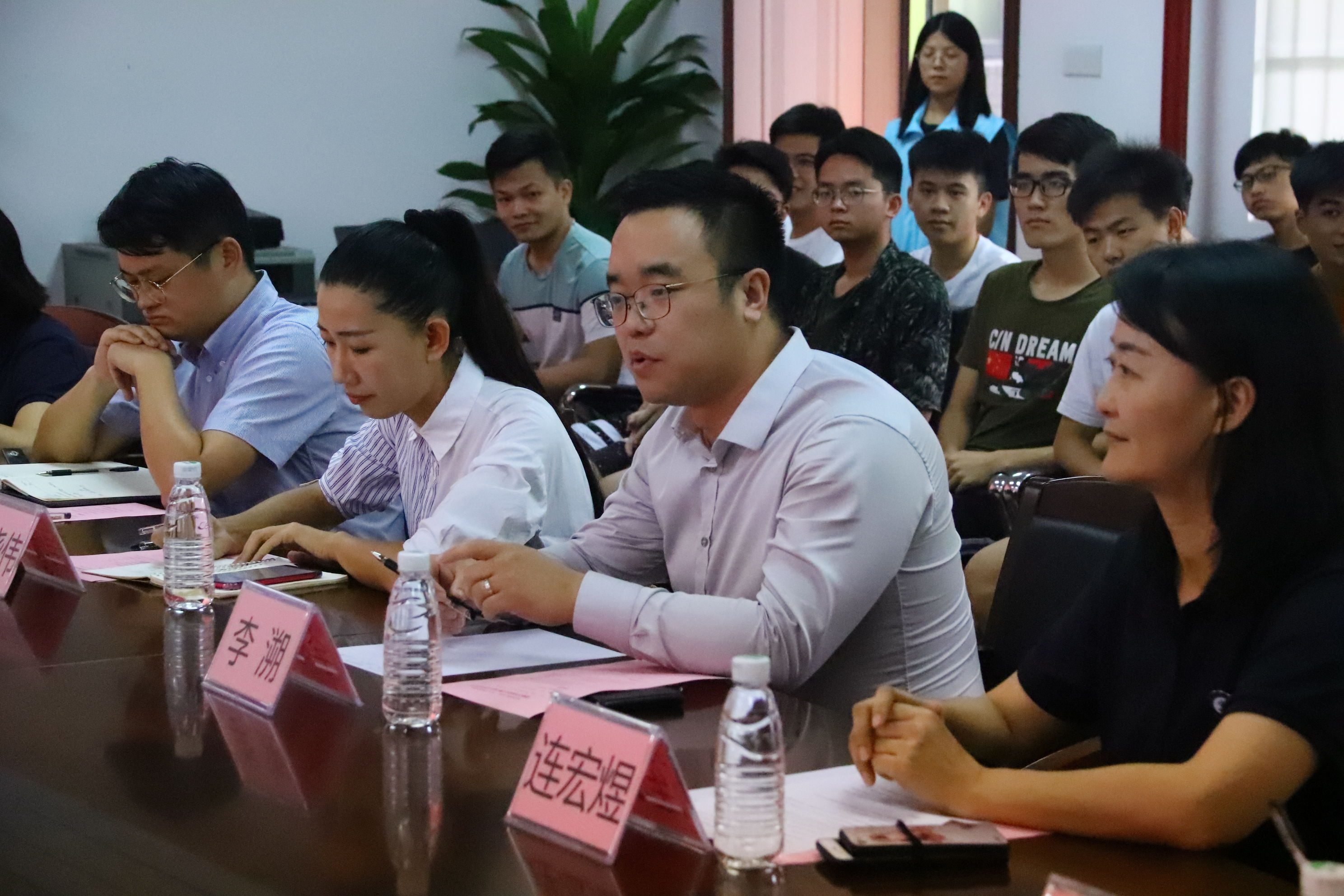 D:\环建学工2019.6\【宣传工作】\【新闻稿】\1 公司动态\太阳城‍‍‍‍‍‍‍‍与鹏万里—研途考研东莞分校签署战略合作协议并举行考研导师聘任仪式\2 鹏万里—研途考研东莞分校负责人讲话.jpg